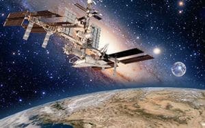 לווין בחלל מדגים כיצד מעגל חשמלי מסייע לתעשיה בטחונית צבאית תעופה וחלל